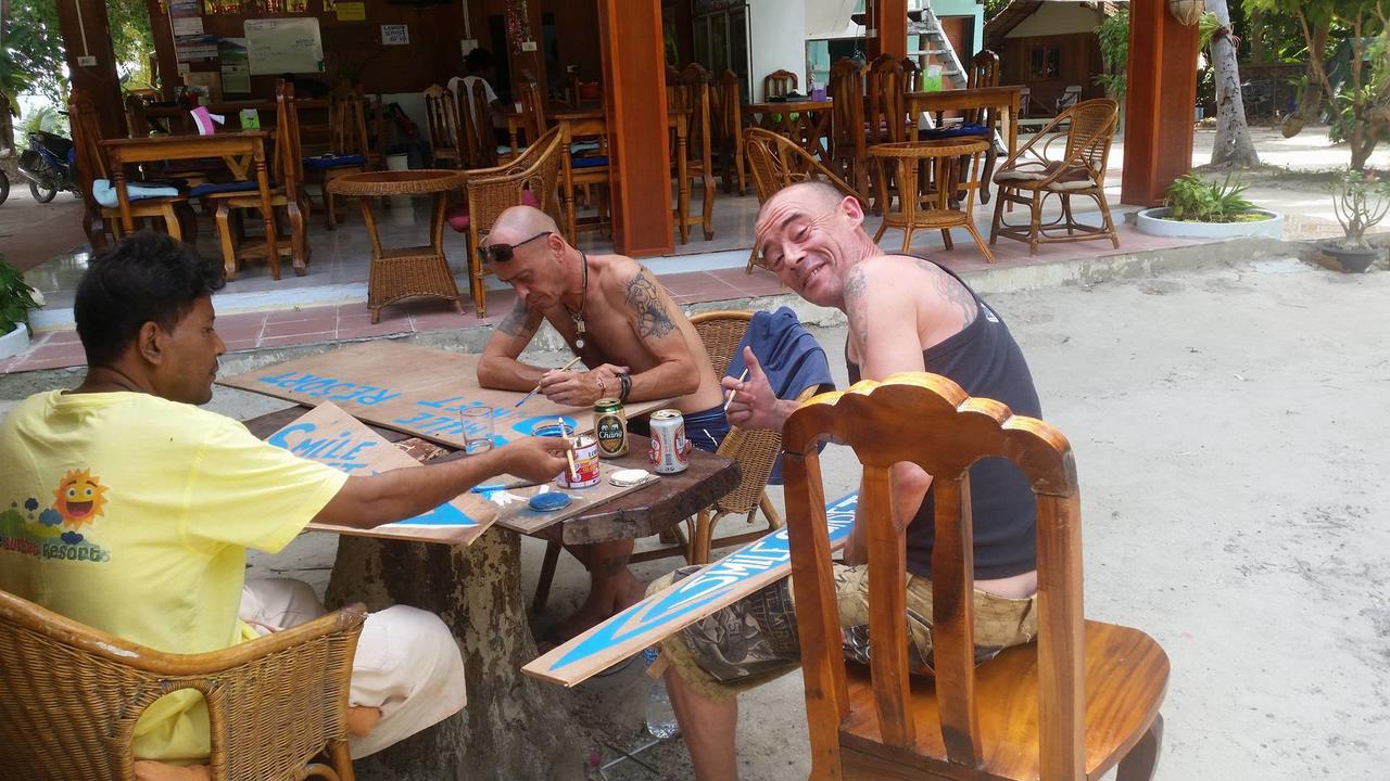 Smile Sunset Resort เกาะหลีเป๊ะ ภายนอก รูปภาพ
